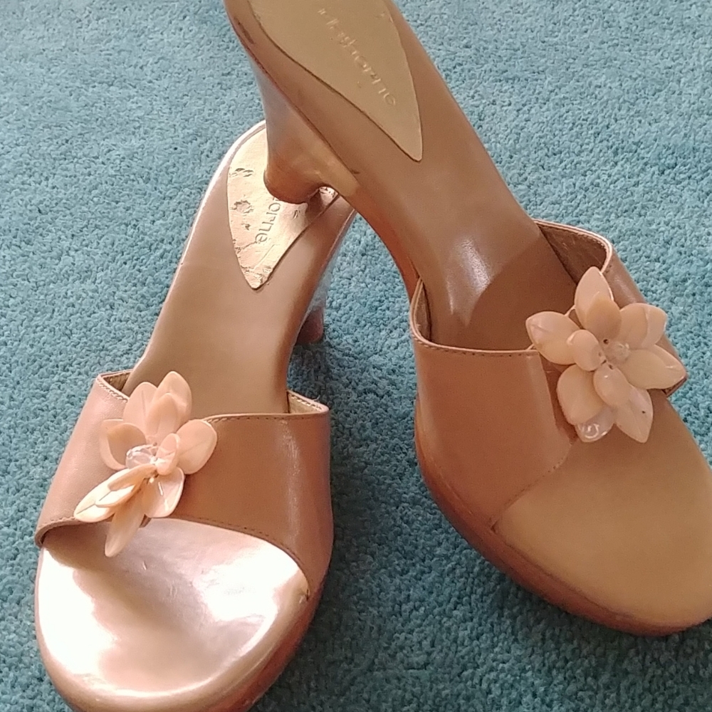 Tan Liz layered wooden bottom shoe